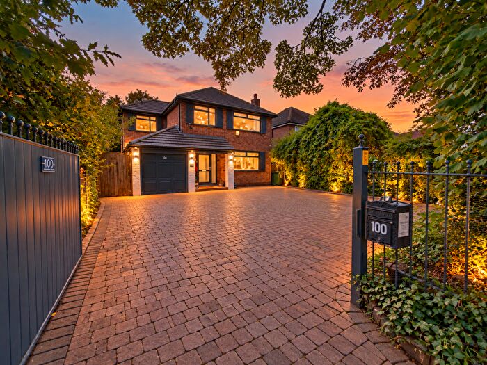 4 Bedroom Detached House For Sale In Broad Road, Sale, Trafford, M33
