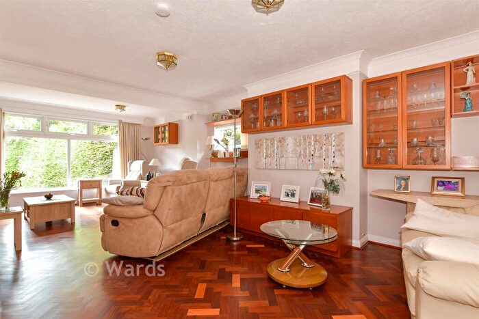 4 Bedroom Detached House For Sale In Robin Hood Lane, Walderslade, Kent, ME5