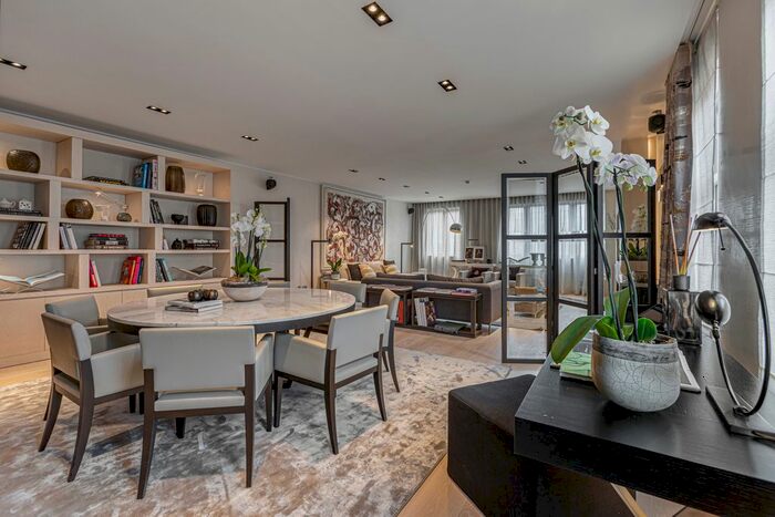 5 Bedroom Flat To Rent In Cadogan Square, London, SW1X