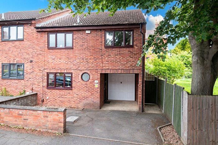 3 Bedroom Semi Detached House For Sale In College Street, Wellingborough, NN8