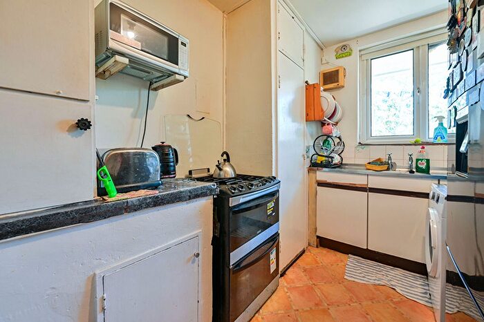 2 Bedroom Flat For Sale In Elmworth Grove, West Dulwich, London, SE21