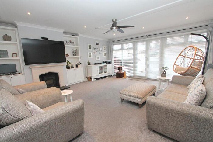 3 Bedroom End Of Terrace House For Sale In Manor Road, Wallington, SM6
