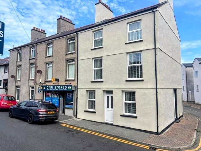 4 Bedroom End Of Terrace House For Sale In Thomas Street, Holyhead, Isle Of Anglesey, LL65