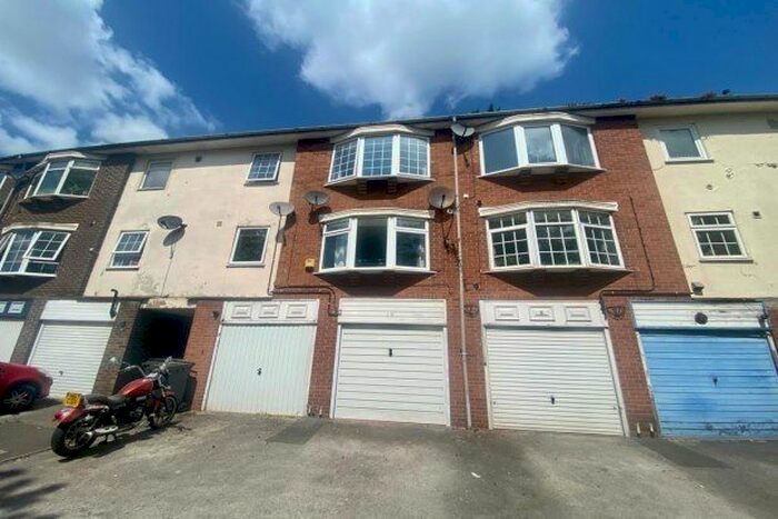 2 Bedroom Maisonette To Rent In Belvoir Lodge, Nottingham, NG4