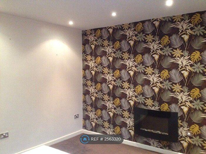 2 Bedroom Flat To Rent In Browning Avenue, Halifax, HX3