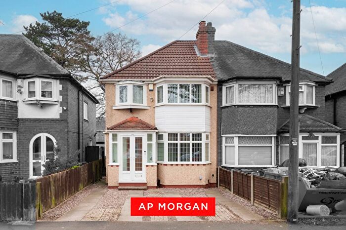 3 Bedroom Semi-detached House For Sale In School Road, Yardley Wood, Birmingham, B14