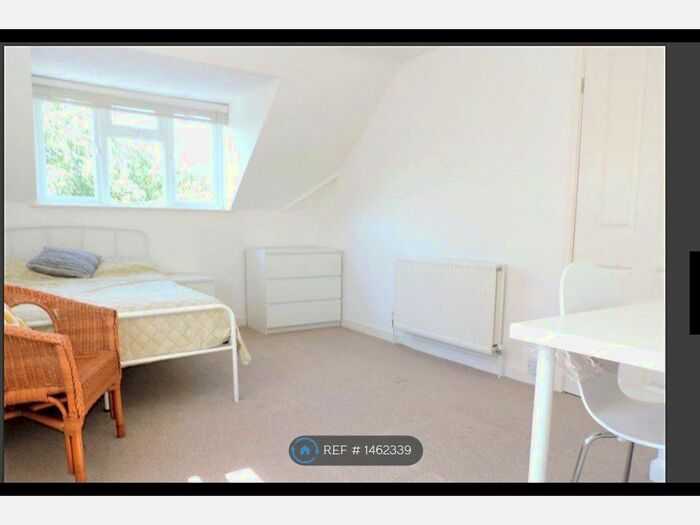 4 Bedroom Semi-Detached House To Rent In Broomfield, Guildford, GU2