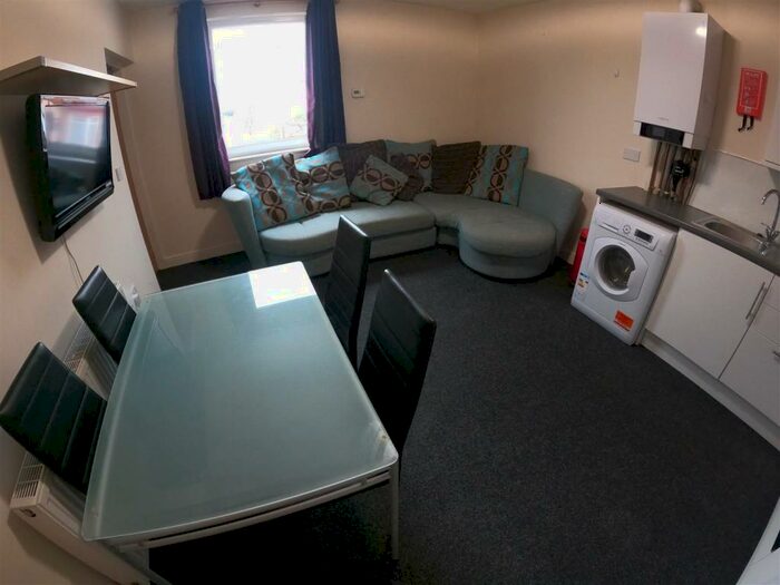 2 Bedroom Flat To Rent In Alexandra Road, Newland Avenue, Hull, HU5