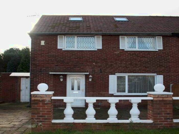 3 Bedroom Semi-Detached House To Rent In Lindhurst Road, Athersley North, Barnsley, S71