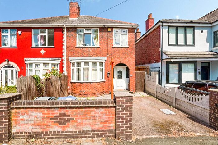 3 Bedroom Semi Detached House For Sale In Castle Road, Tipton, DY4