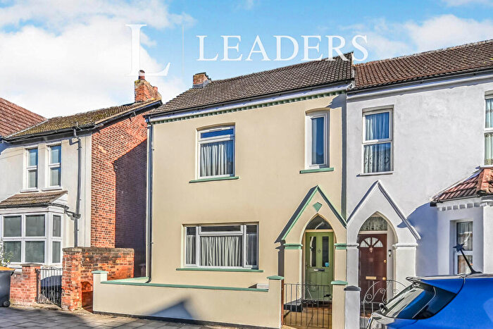 3 Bedroom Semi-Detached House To Rent In Spenser Road, Bedford, MK40