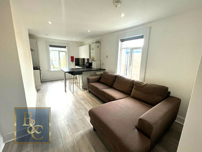 3 Bedroom Apartment To Rent In Raleigh Road, Turnpike Lane, N8