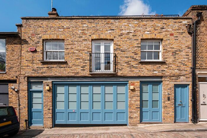 4 Bedroom Mews For Sale In Camden Mews, Camden, NW1