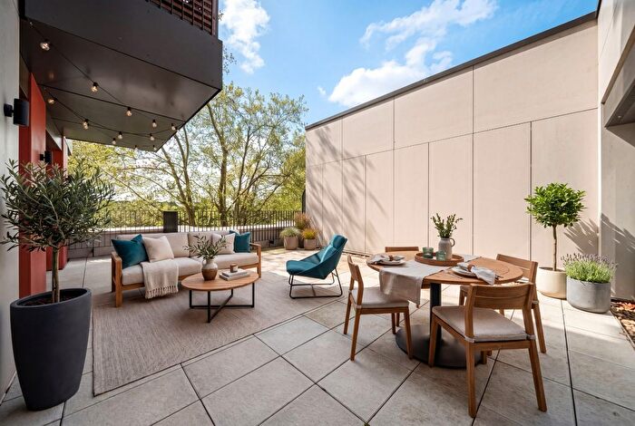 1 Bedroom Flat For Sale In Chiswick Green, Chiswick High Road, W4