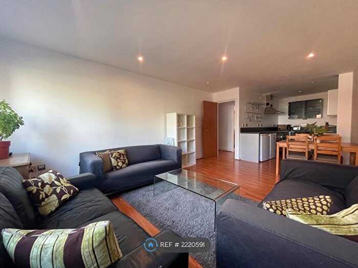 3 Bedroom Flat To Rent In John Ruskin Street, London, SE5