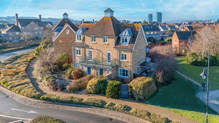 3 Bedroom Semi-Detached House For Sale In The Pinnacles, Chatham, ME4