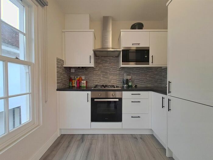 2 Bedroom Flat To Rent In Angel Court, High Street, Godalming, GU7