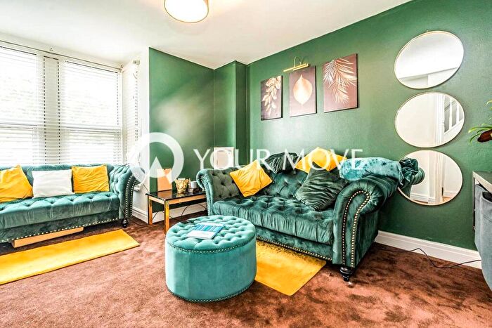 3 Bedroom Flat To Rent In Balmoral Road, Gillingham, Kent, ME7