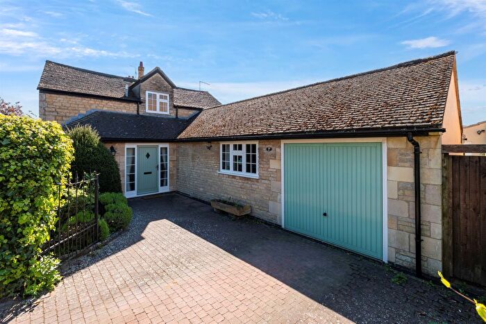 3 Bedroom Detached House For Sale In Empingham Road, Stamford, PE9