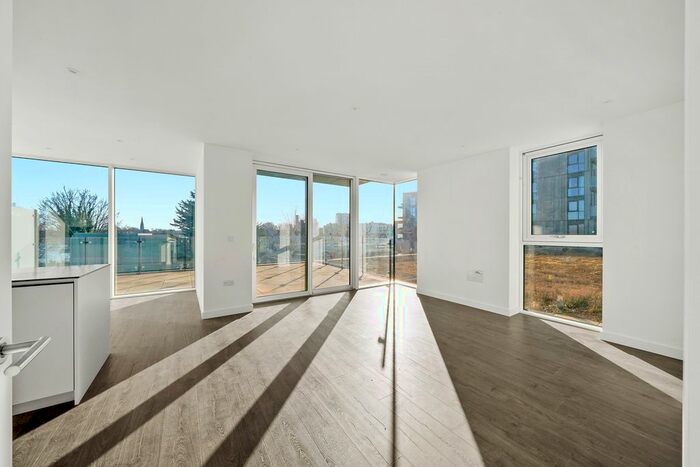 2 Bedroom Flat To Rent In Coster Avenue, N4