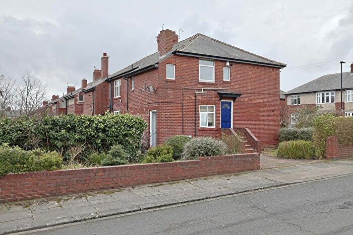 2 Bedroom Flat For Sale In Buckthorne Grove, High Heaton, Newcastle Upon Tyne, NE7
