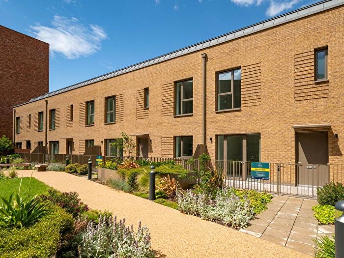 3 Bedroom Semi Detached House For Sale In Lampton Road, Hounslow, TW3
