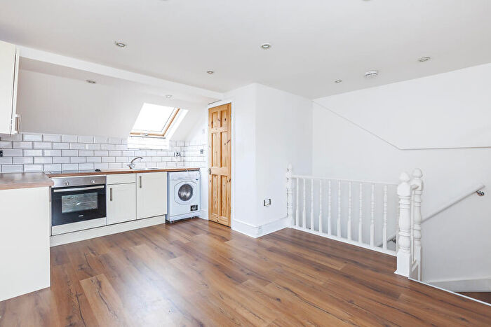 1 Bedroom Apartment To Rent In Dunton Road, Leyton, E10