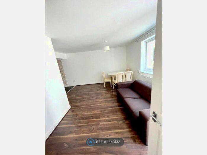 Studio To Rent In Upton Park, Slough, SL1