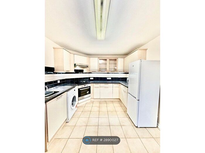 2 Bedroom Flat To Rent In Beecholme, London, N12