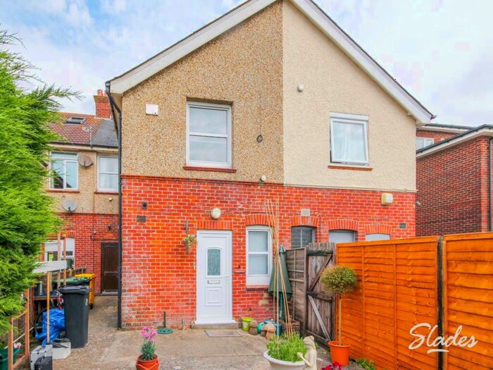 Studio To Rent In Lymington Road, Highcliffe, Dorset, BH23