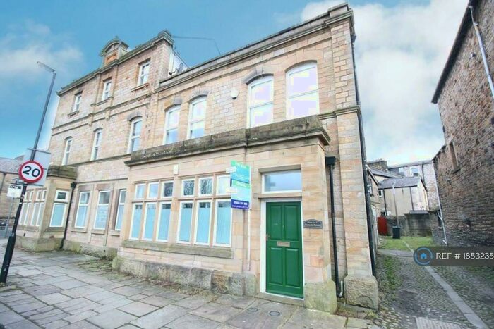 2 Bedroom Flat To Rent In Victoria House, Lancaster, LA1