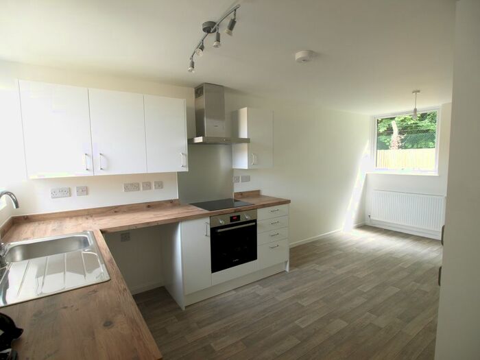 3 Bedroom Terraced House To Rent In Princess Mary Avenue, Chatham, ME4