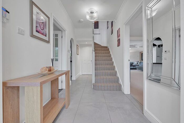 5 Bedroom Detached House To Rent In Valley Road, Rickmansworth, WD3