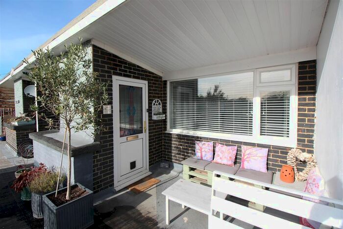 2 Bedroom Flat To Rent In The Burrows, Franklin Avenue, Tadley, RG26