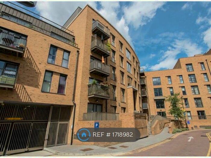 2 Bedroom Flat To Rent In Connersville Way, Croydon, CR0