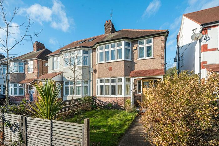 3 Bedroom Semi Detached House For Sale In The Drive, Isleworth, TW7