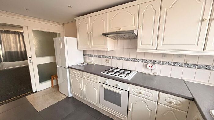 2 Bedroom Maisonette To Rent In Mcgrath Road, E15