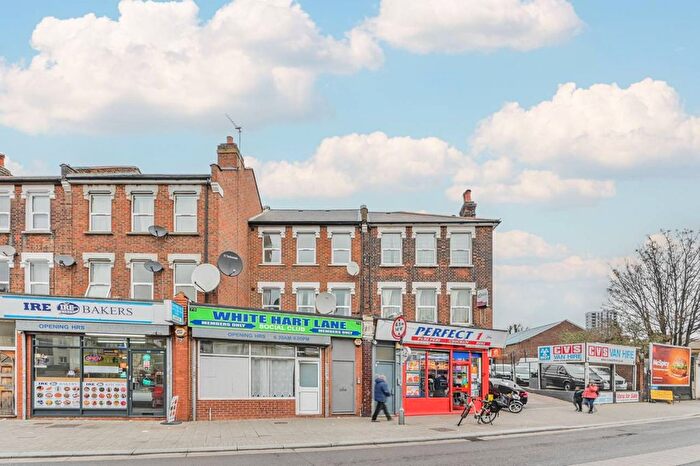 2 Bedroom Flat To Rent In White Hart Lane, London, N17