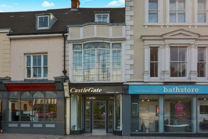 2 Bedroom Apartment To Rent In Castle Gate, High Street, Bedford, MK40