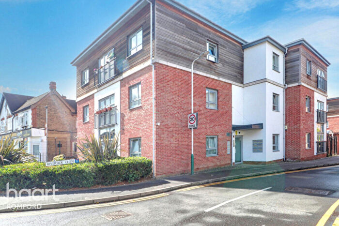 2 Bedroom Apartment For Sale In Riverside Close, Romford, RM1