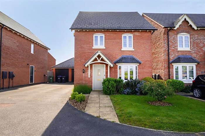 3 Bedroom Detached House For Sale In Pinetree Way, Houlton, Rugby, CV23