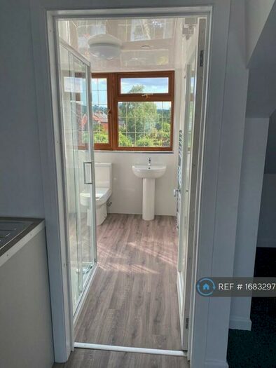 Studio To Rent In Station Road, Newport, NP18