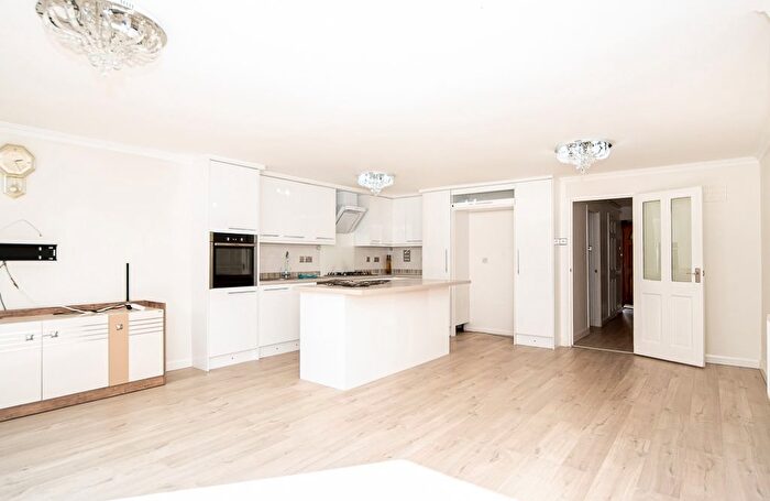 4 Bedroom Terraced House To Rent In Montague Road, Haringey, N15