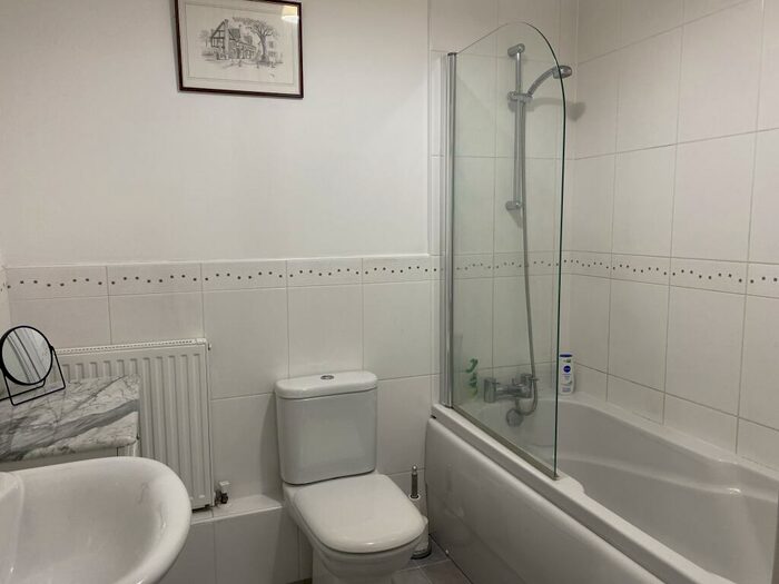 2 Bedroom Apartment To Rent In Branksome Wood Road, Bournemouth, BH2