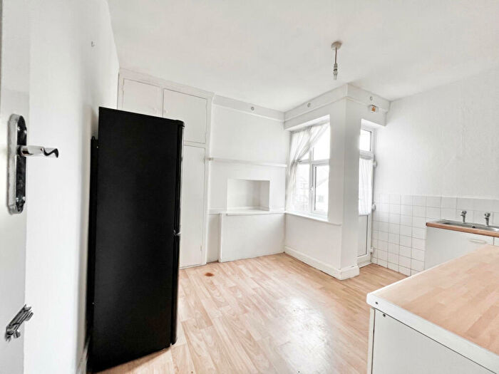 2 Bedroom Flat To Rent In All Souls Avenue Kensal Rise, NW10