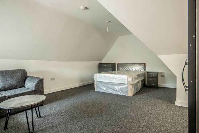 1 Bedroom Flat To Rent In B Central Avenue, Beeston, Nottingham, NG9