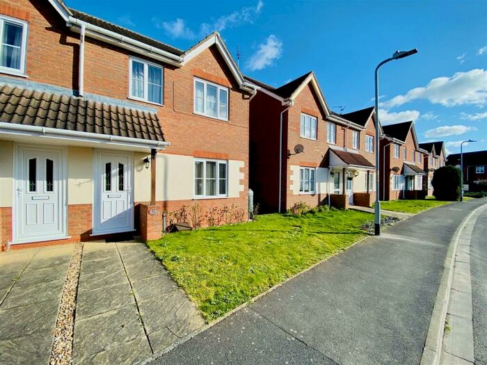3 Bedroom Semi-Detached House To Rent In Wintergold Avenue, Spalding, PE11