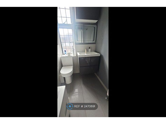 2 Bedroom Flat To Rent In Addiscombe Road, Croydon, CR0