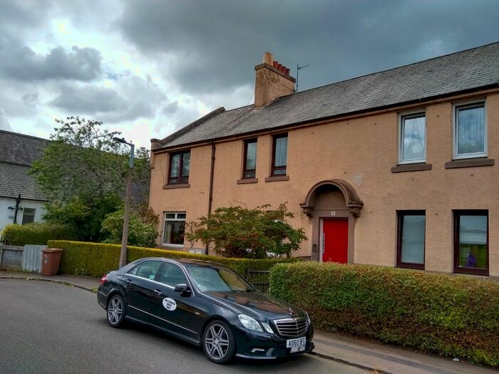 3 Bedroom Flat To Rent In Royston Mains Place, Edinburgh, Midlothian, EH5