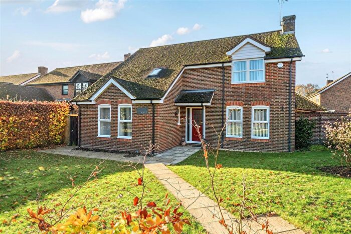 4 Bedroom Detached House For Sale In Sandy Lane Wokingham, Berkshire, RG41